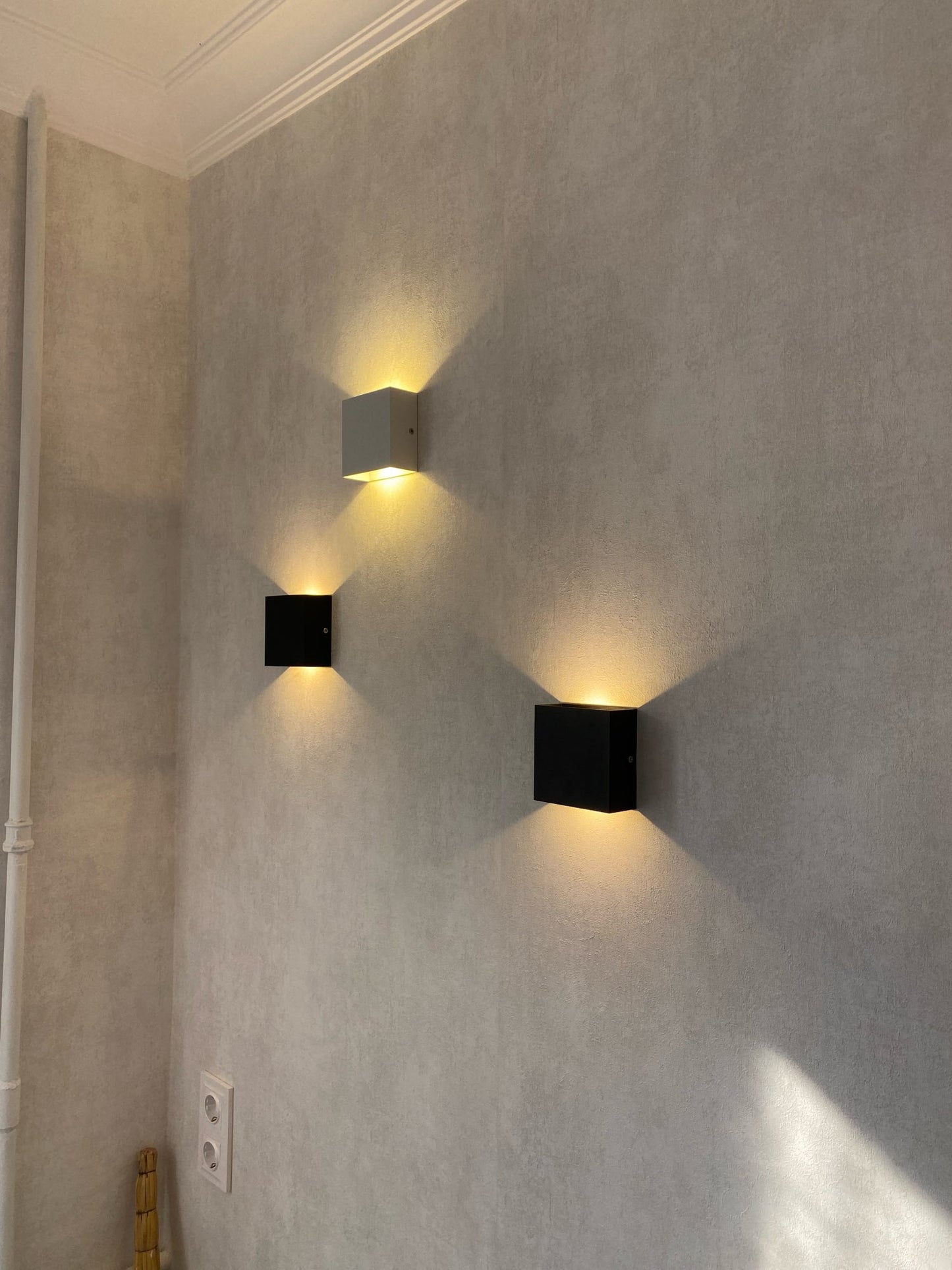 Lampara Led Cubo Negro, Luz Cálida