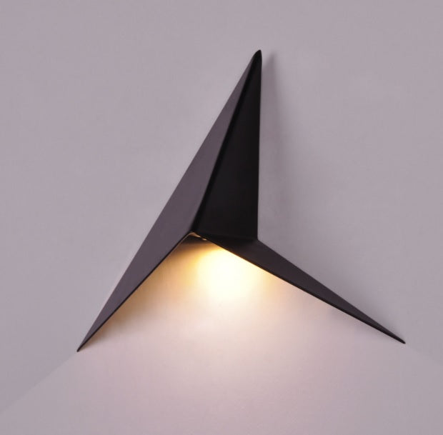 Lampara Led Moderna De Triangulo Negro Minimalista