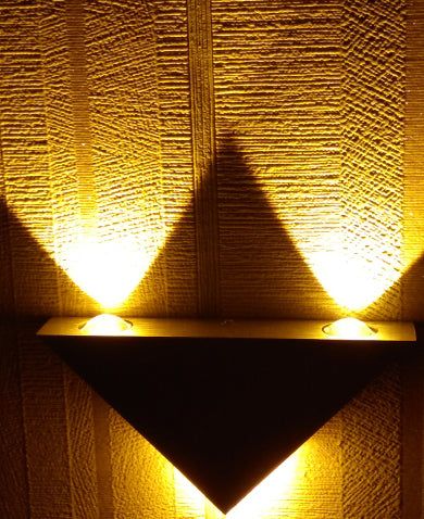 Lampara Led Triangulo Luz Amarilla